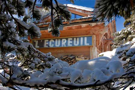 Hôtell’Ecureuil,le  chalet au pied des pistes des Alpes